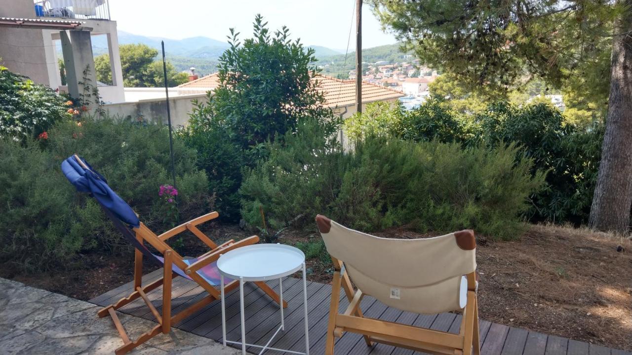Cozy Jelsa In The Shade Of The Pines. * Jelsa (Hvar)