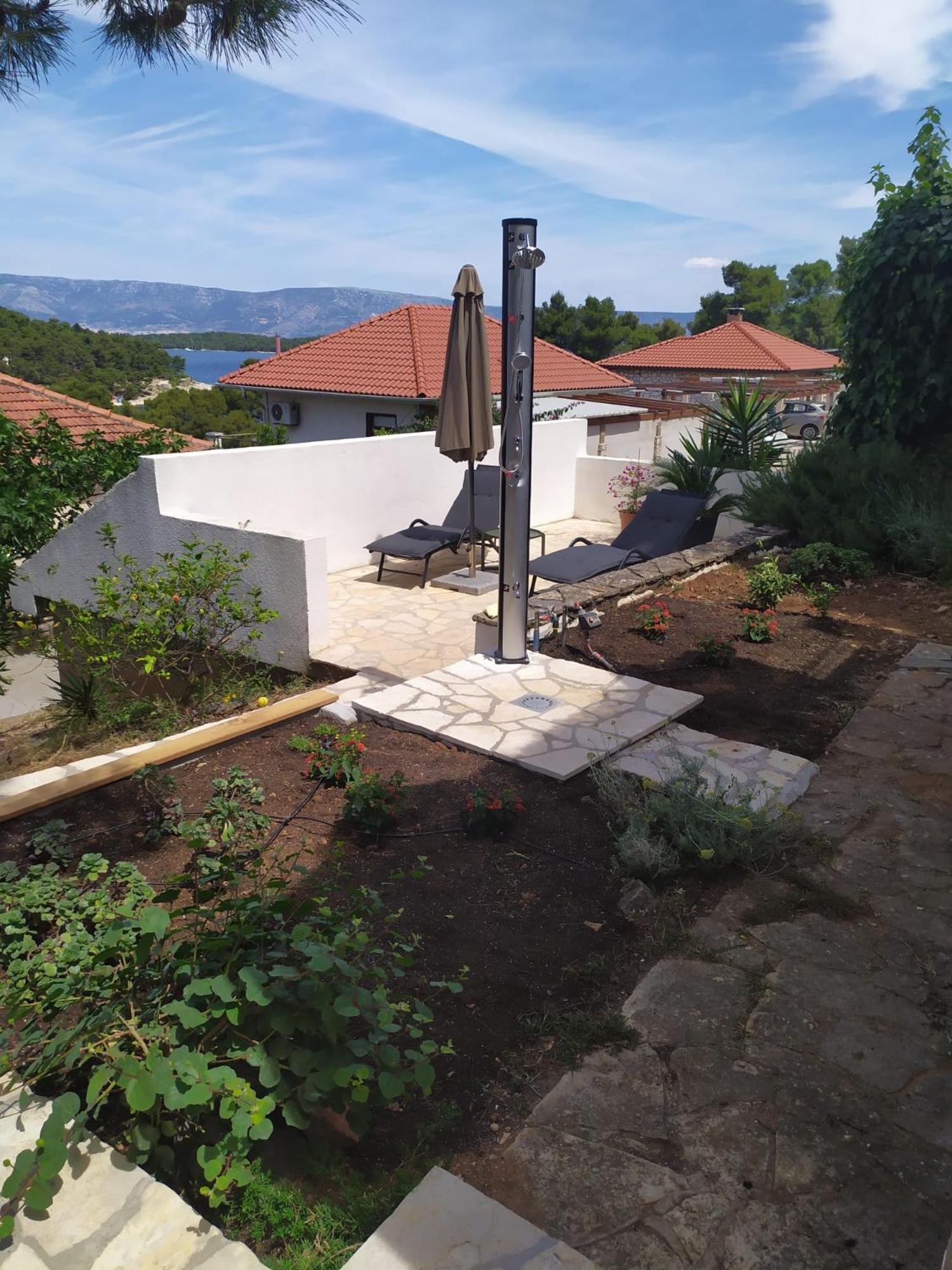 Appartamento Cozy In The Shade Of The Pines. Jelsa (Hvar)